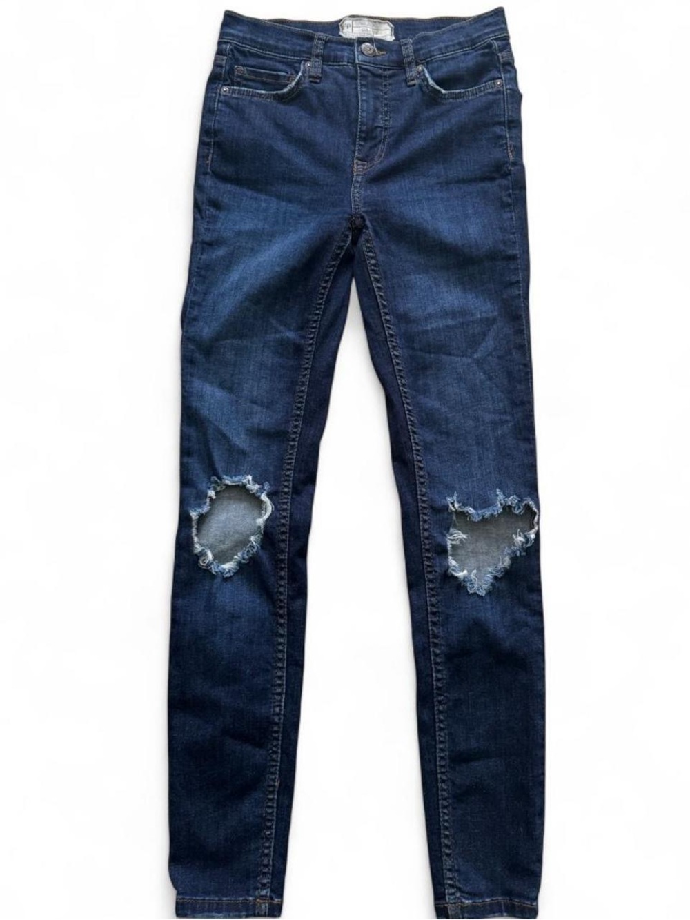 FP Jeans Dark Wash Distressed Skinny Jeans
#denim #distressed